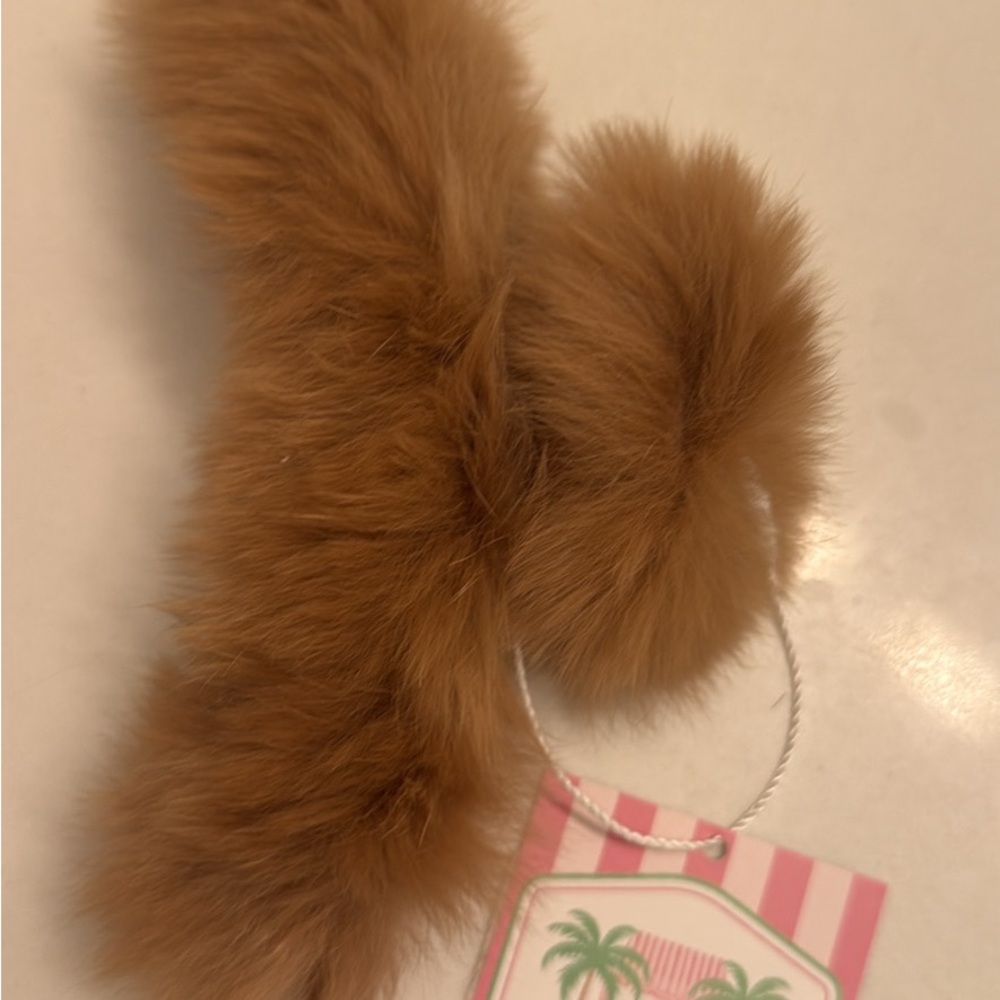 Fluffy Brown claw clip